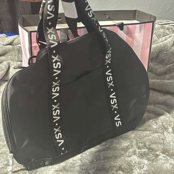 Victoria secret duffle bag - Picture 4 of 4